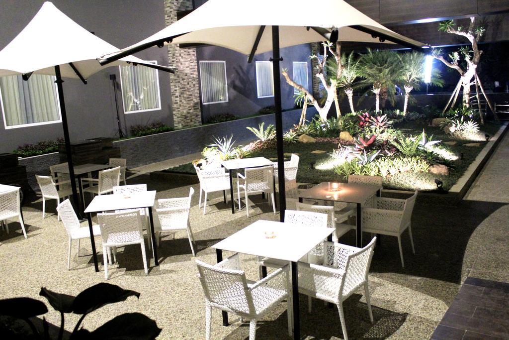 Bonnet Hotel Surabaya Luaran gambar