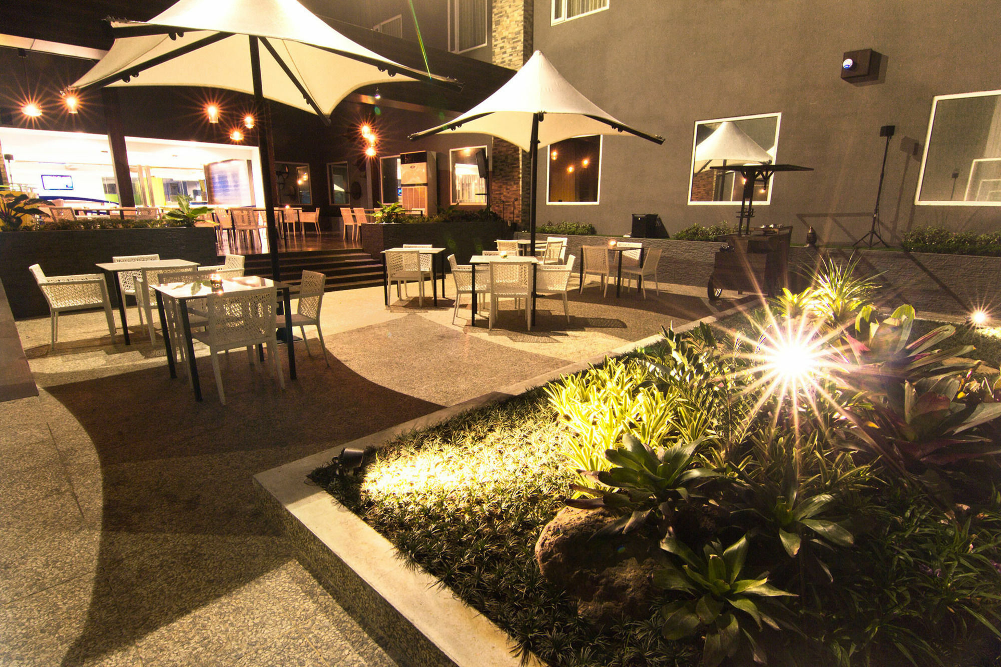 Bonnet Hotel Surabaya Luaran gambar